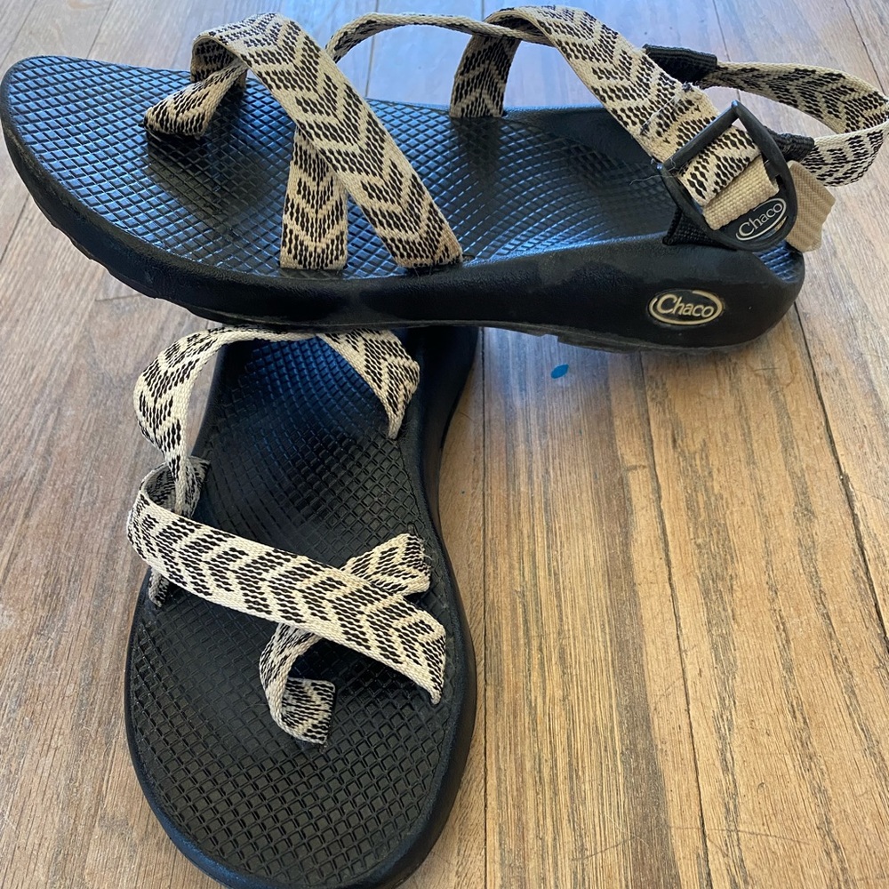 Women’s Chacos size 9